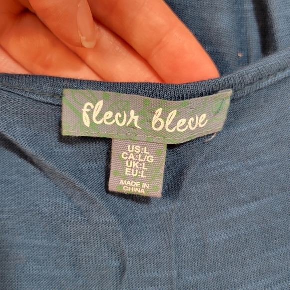 Women's Large Bohemian Floral Embroidery V-neck Sleeveless High-Low Tee Top - Picture 6 of 8